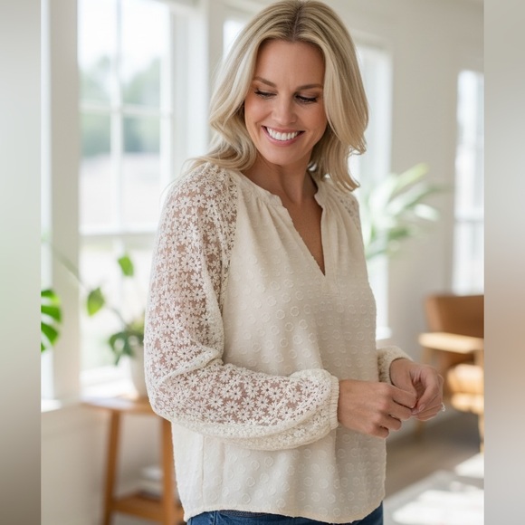 Allison New York Tops - 💋Allison Cream Lace Sleeve Women's Top 165